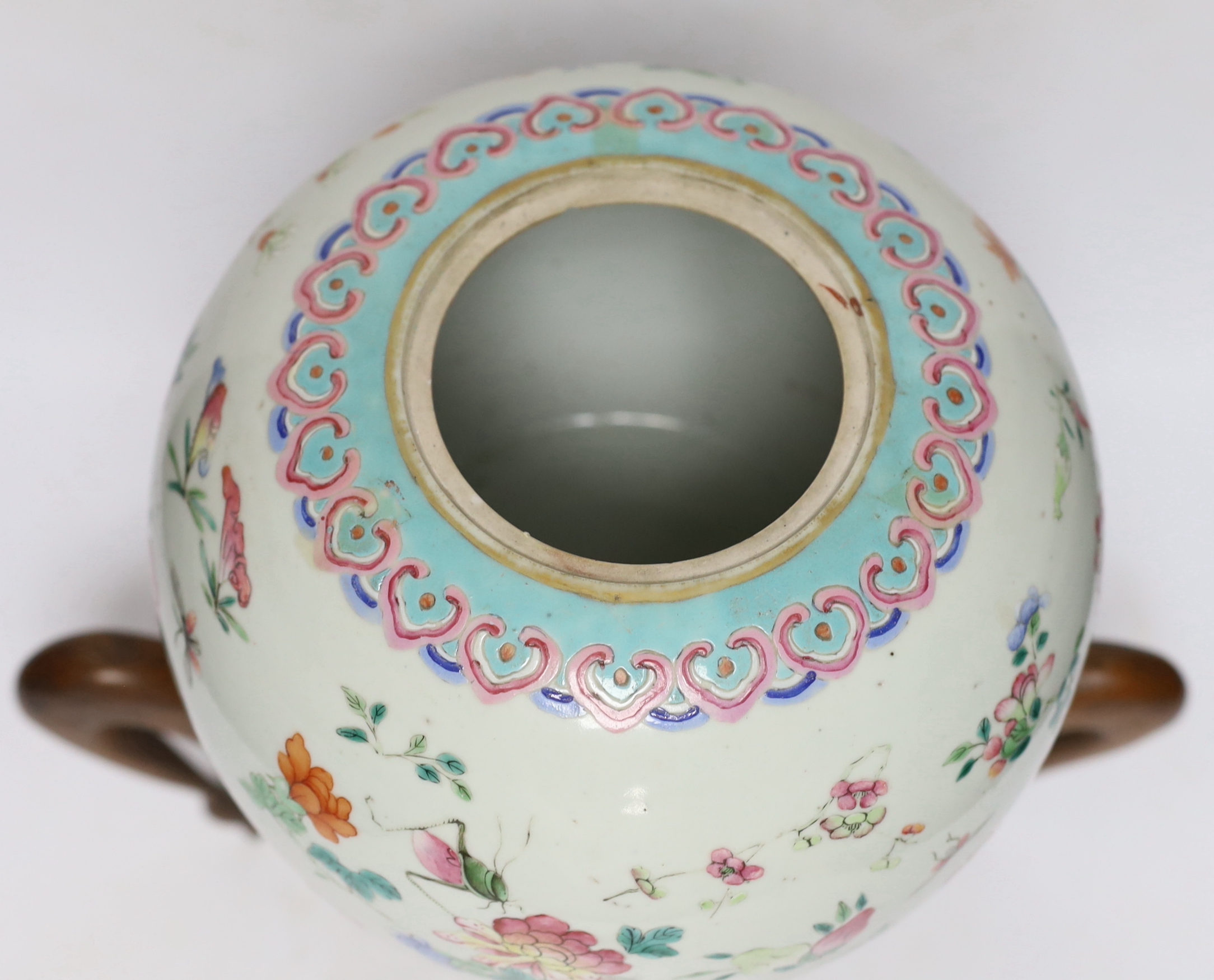 A 19th century Chinese famille verte jar and cover, on associated wooden stand, vase 22cm